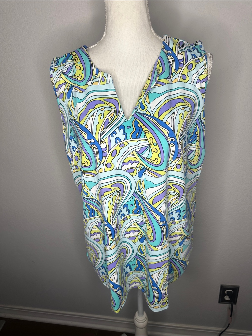 Lulu-B Sleeveless Paisley-Print V-Notch Camisole in Blue, Yellow & White